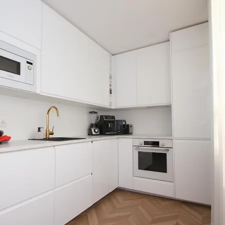 Carl Apartment